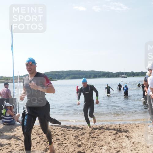 22.06.2025 - Viking Triathlon MichiJ http://msf.ph/oto/8095641 22.06.2025 10:41:01 Schwimmen 59, 153, 389, 397, 496 meine-sportfotos.de