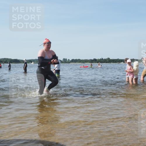22.06.2025 - Viking Triathlon KatJ http://msf.ph/oto/8095705 22.06.2025 10:30:45 Schwimmen 13, 162, 188, 444, 630, 651 meine-sportfotos.de
