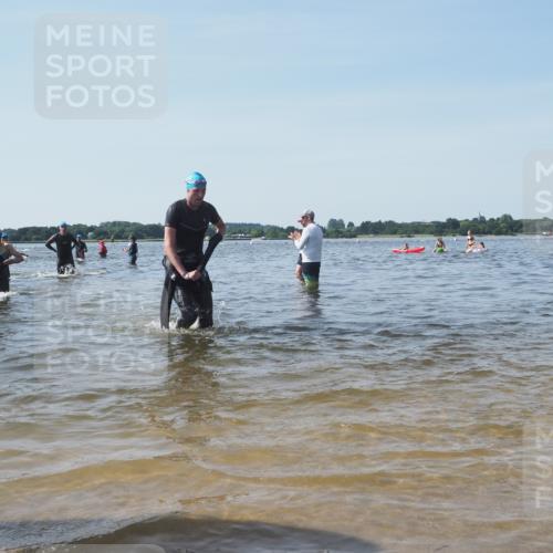 22.06.2025 - Viking Triathlon KatJ http://msf.ph/oto/8095766 22.06.2025 10:30:48 Schwimmen 13, 45, 162, 188, 444, 510, 630, 651 meine-sportfotos.de