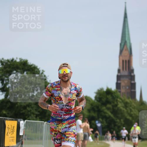 22.06.2025 - Viking Triathlon H.Heesch http://msf.ph/oto/8096013 22.06.2025 13:09:49 Laufen 517 meine-sportfotos.de