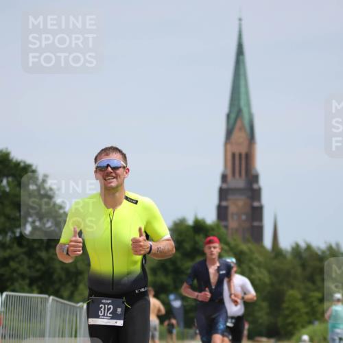 22.06.2025 - Viking Triathlon H.Heesch http://msf.ph/oto/8096089 22.06.2025 13:10:01 Laufen 19, 312, 377, 474 meine-sportfotos.de