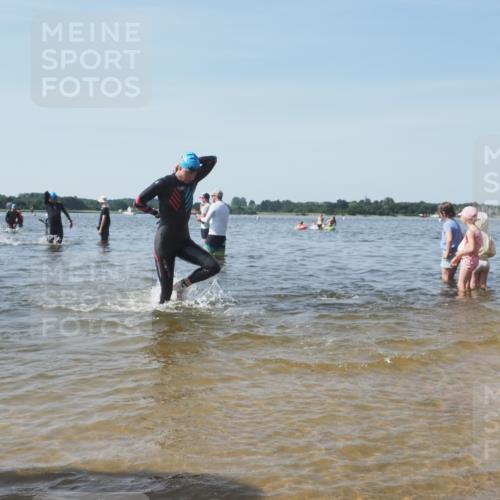22.06.2025 - Viking Triathlon KatJ http://msf.ph/oto/8096143 22.06.2025 10:30:58 Schwimmen 45, 162, 237, 347, 352, 444, 510, 549, 630 meine-sportfotos.de