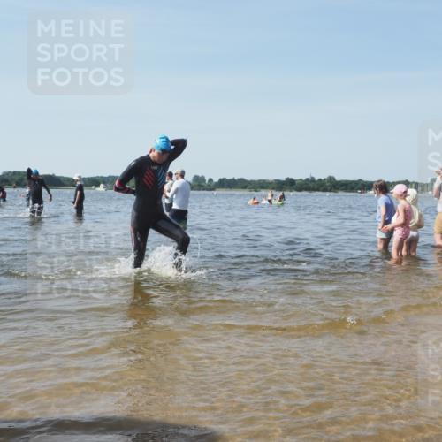22.06.2025 - Viking Triathlon KatJ http://msf.ph/oto/8096164 22.06.2025 10:30:59 Schwimmen 45, 162, 237, 347, 352, 444, 510, 549 meine-sportfotos.de