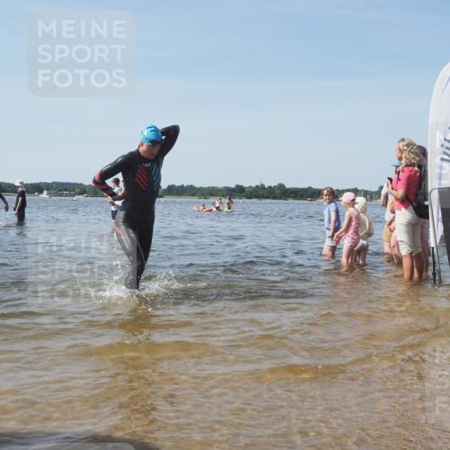 22.06.2025 - Viking Triathlon KatJ http://msf.ph/oto/8096214 22.06.2025 10:30:59 Schwimmen 45, 162, 237, 347, 352, 444, 510, 549 meine-sportfotos.de