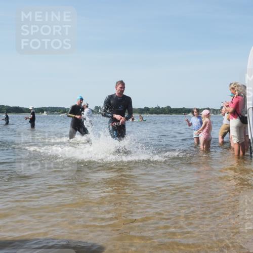 22.06.2025 - Viking Triathlon KatJ http://msf.ph/oto/8096327 22.06.2025 10:31:04 Schwimmen 45, 216, 237, 330, 347, 352, 510, 549 meine-sportfotos.de