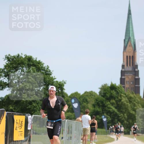 22.06.2025 - Viking Triathlon H.Heesch http://msf.ph/oto/8096343 22.06.2025 13:10:34 Laufen 98 meine-sportfotos.de