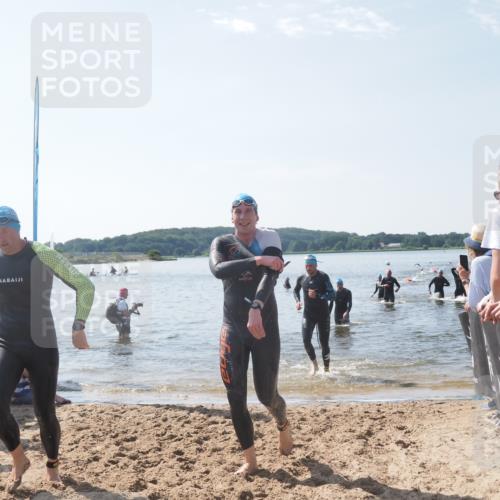 22.06.2025 - Viking Triathlon MichiJ http://msf.ph/oto/8096389 22.06.2025 10:41:34 Schwimmen 54, 142, 194, 220, 376, 390, 505, 629 meine-sportfotos.de