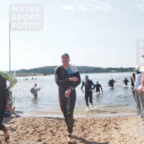 22.06.2025 - Viking Triathlon MichiJ http://msf.ph/oto/8096400 22.06.2025 10:41:35 Schwimmen 54, 142, 194, 220, 376, 505, 629 meine-sportfotos.de