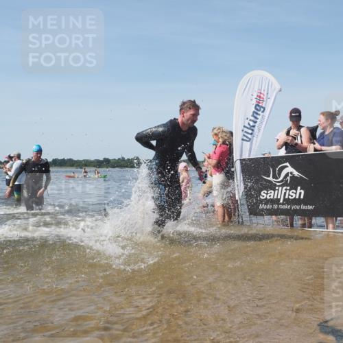 22.06.2025 - Viking Triathlon KatJ http://msf.ph/oto/8096413 22.06.2025 10:31:05 Schwimmen 45, 216, 237, 330, 347, 352, 510, 549 meine-sportfotos.de