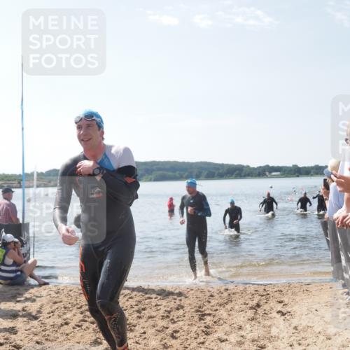 22.06.2025 - Viking Triathlon MichiJ http://msf.ph/oto/8096414 22.06.2025 10:41:35 Schwimmen 54, 142, 194, 220, 376, 505, 629 meine-sportfotos.de