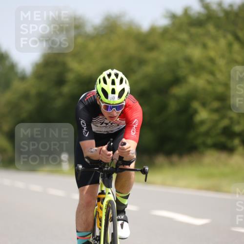 22.06.2025 - Viking Triathlon Yannick Fuchs http://msf.ph/oto/8096664 22.06.2025 11:21:39 Radfahren 135, 300, 387 meine-sportfotos.de