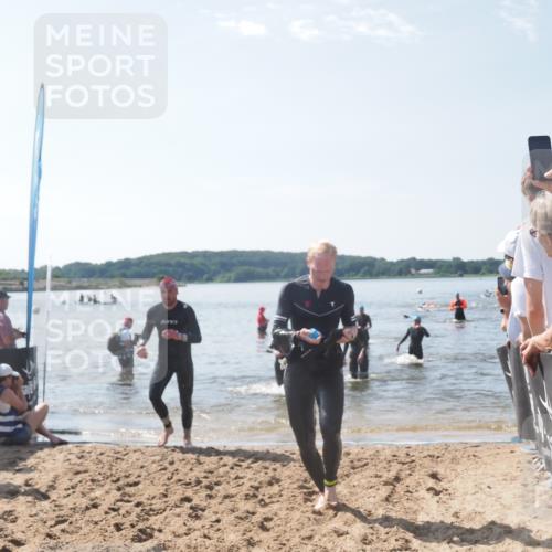 22.06.2025 - Viking Triathlon MichiJ http://msf.ph/oto/8096680 22.06.2025 10:41:50 Schwimmen 58, 142, 194, 199, 221, 625, 629 meine-sportfotos.de