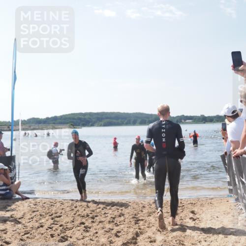22.06.2025 - Viking Triathlon MichiJ http://msf.ph/oto/8096729 22.06.2025 10:41:54 Schwimmen 58, 142, 159, 199, 221, 625 meine-sportfotos.de