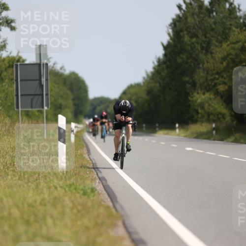 22.06.2025 - Viking Triathlon Yannick Fuchs http://msf.ph/oto/8096847 22.06.2025 11:21:48 Radfahren 135, 297, 300 meine-sportfotos.de