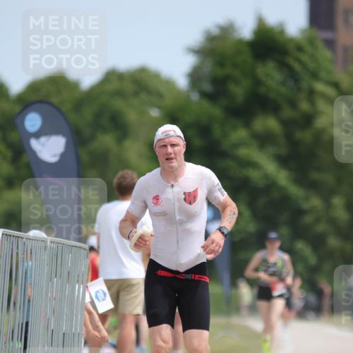 22.06.2025 - Viking Triathlon H.Heesch http://msf.ph/oto/8097142 22.06.2025 13:12:28 Laufen 532, 556 meine-sportfotos.de