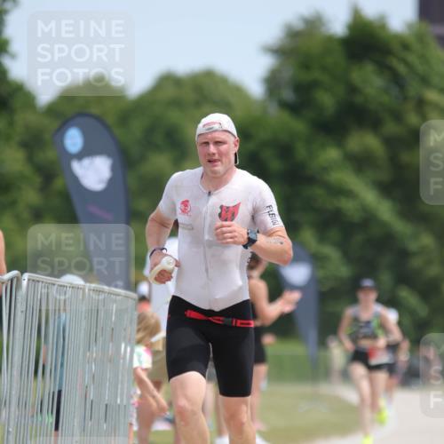 22.06.2025 - Viking Triathlon H.Heesch http://msf.ph/oto/8097165 22.06.2025 13:12:28 Laufen 532, 556 meine-sportfotos.de