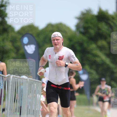 22.06.2025 - Viking Triathlon H.Heesch http://msf.ph/oto/8097170 22.06.2025 13:12:28 Laufen 532, 556 meine-sportfotos.de