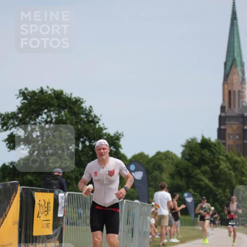 22.06.2025 - Viking Triathlon H.Heesch http://msf.ph/oto/8097176 22.06.2025 13:12:30 Laufen 532, 556 meine-sportfotos.de
