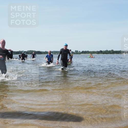 22.06.2025 - Viking Triathlon KatJ http://msf.ph/oto/8097252 22.06.2025 10:31:33 Schwimmen 3, 8, 98, 137, 158, 189, 311, 340, 350, 469, 613, 648 meine-sportfotos.de