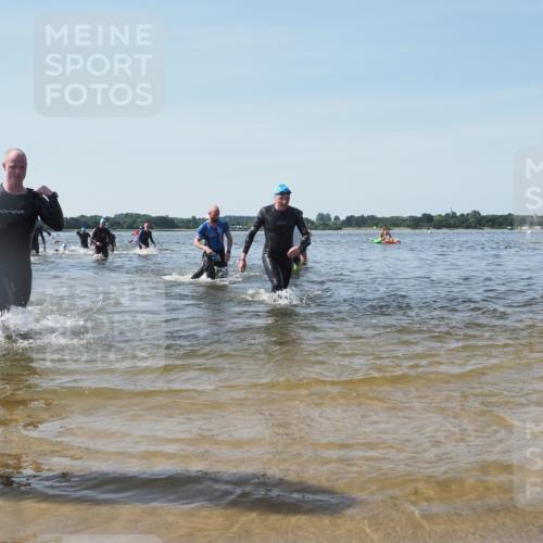 22.06.2025 - Viking Triathlon KatJ http://msf.ph/oto/8097258 22.06.2025 10:31:33 Schwimmen 3, 8, 98, 137, 158, 189, 311, 340, 350, 469, 613, 648 meine-sportfotos.de