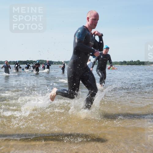 22.06.2025 - Viking Triathlon KatJ http://msf.ph/oto/8097327 22.06.2025 10:31:35 Schwimmen 3, 8, 98, 137, 158, 189, 340, 350, 469, 613, 648 meine-sportfotos.de