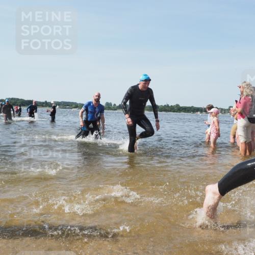 22.06.2025 - Viking Triathlon KatJ http://msf.ph/oto/8097336 22.06.2025 10:31:35 Schwimmen 3, 8, 98, 137, 158, 189, 340, 350, 469, 613, 648 meine-sportfotos.de