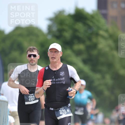 22.06.2025 - Viking Triathlon H.Heesch http://msf.ph/oto/8097420 22.06.2025 13:13:10 Laufen 113, 226, 233, 300, 610 meine-sportfotos.de