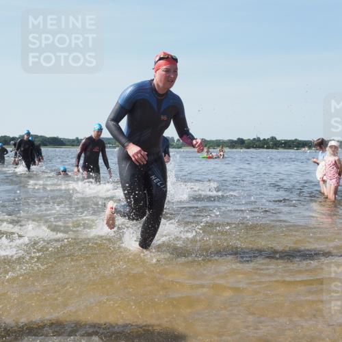 22.06.2025 - Viking Triathlon KatJ http://msf.ph/oto/8097544 22.06.2025 10:31:41 Schwimmen 98, 99, 124, 125, 137, 158, 189, 224, 340, 350, 507, 555, 613, 648 meine-sportfotos.de