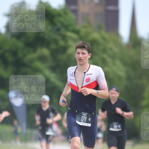 22.06.2025 - Viking Triathlon H.Heesch http://msf.ph/oto/8097554 22.06.2025 13:13:26 Laufen 38, 100, 178 meine-sportfotos.de