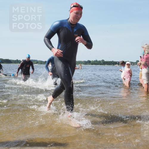 22.06.2025 - Viking Triathlon KatJ http://msf.ph/oto/8097569 22.06.2025 10:31:41 Schwimmen 98, 99, 124, 125, 137, 158, 189, 224, 340, 350, 507, 555, 613, 648 meine-sportfotos.de