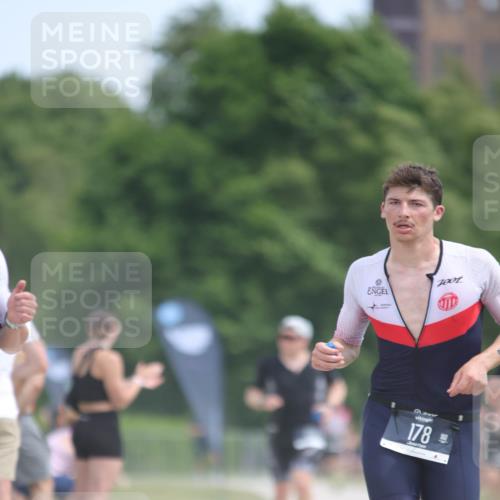 22.06.2025 - Viking Triathlon H.Heesch http://msf.ph/oto/8097572 22.06.2025 13:13:26 Laufen 38, 100, 178 meine-sportfotos.de