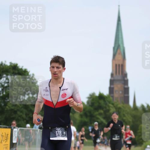 22.06.2025 - Viking Triathlon H.Heesch http://msf.ph/oto/8097650 22.06.2025 13:13:30 Laufen 38, 100, 178, 642 meine-sportfotos.de