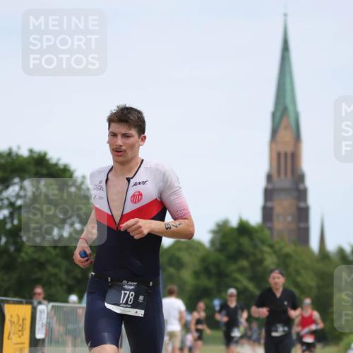 22.06.2025 - Viking Triathlon H.Heesch http://msf.ph/oto/8097654 22.06.2025 13:13:30 Laufen 38, 100, 178, 642 meine-sportfotos.de