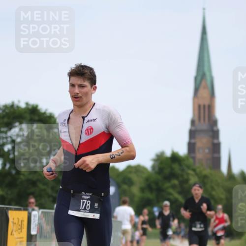22.06.2025 - Viking Triathlon H.Heesch http://msf.ph/oto/8097660 22.06.2025 13:13:30 Laufen 38, 100, 178, 642 meine-sportfotos.de