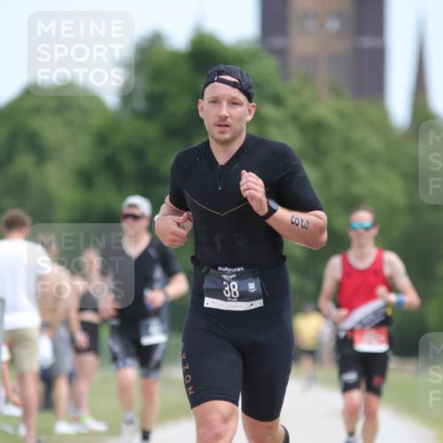 22.06.2025 - Viking Triathlon H.Heesch http://msf.ph/oto/8097682 22.06.2025 13:13:31 Laufen 38, 100, 178, 461, 642 meine-sportfotos.de