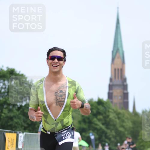 22.06.2025 - Viking Triathlon H.Heesch http://msf.ph/oto/8097873 22.06.2025 13:29:37 Laufen 220, 324, 370, 381 meine-sportfotos.de