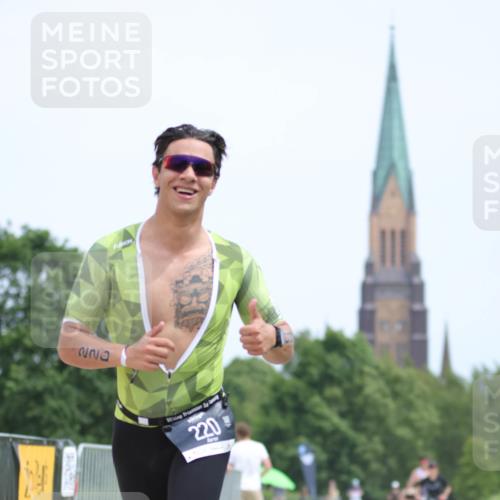 22.06.2025 - Viking Triathlon H.Heesch http://msf.ph/oto/8097878 22.06.2025 13:29:37 Laufen 220, 324, 370, 381 meine-sportfotos.de
