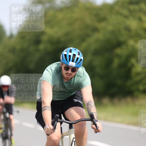 22.06.2025 - Viking Triathlon Yannick Fuchs http://msf.ph/oto/8098097 22.06.2025 12:00:42 Radfahren 98, 276, 305, 438, 439, 457 meine-sportfotos.de