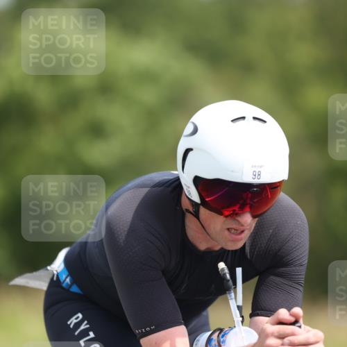 22.06.2025 - Viking Triathlon Yannick Fuchs http://msf.ph/oto/8098165 22.06.2025 12:00:44 Radfahren 98, 276, 305, 438, 439 meine-sportfotos.de
