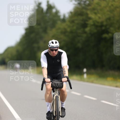 22.06.2025 - Viking Triathlon Yannick Fuchs http://msf.ph/oto/8098397 22.06.2025 12:01:19 Radfahren 63, 246, 406, 467, 491, 551 meine-sportfotos.de