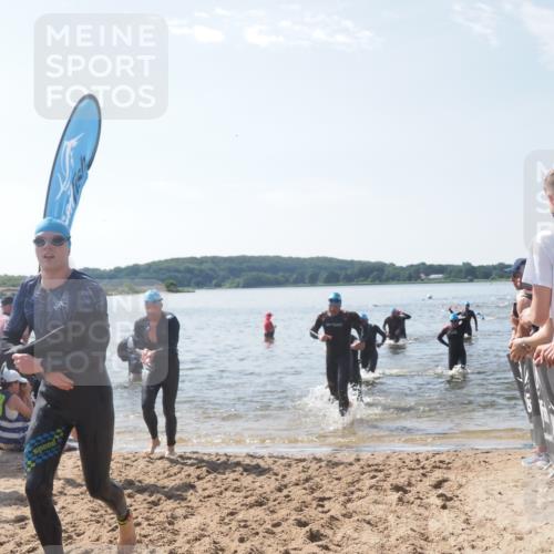 22.06.2025 - Viking Triathlon MichiJ http://msf.ph/oto/8098487 22.06.2025 10:43:20 Schwimmen 31, 109, 110, 115, 167, 257, 328, 483, 501 meine-sportfotos.de