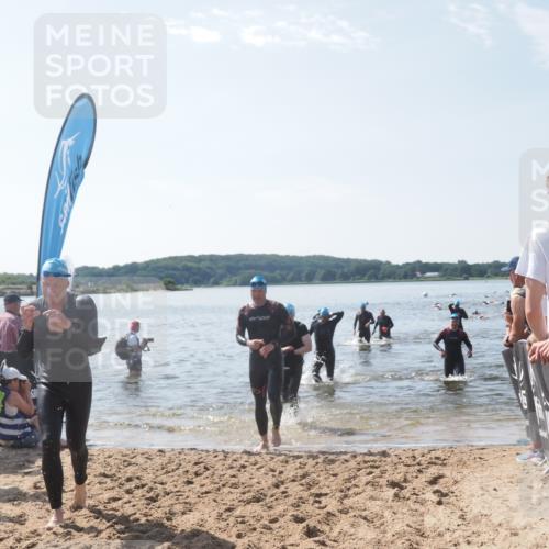 22.06.2025 - Viking Triathlon MichiJ http://msf.ph/oto/8098571 22.06.2025 10:43:22 Schwimmen 31, 109, 110, 115, 167, 257, 483, 501, 620 meine-sportfotos.de