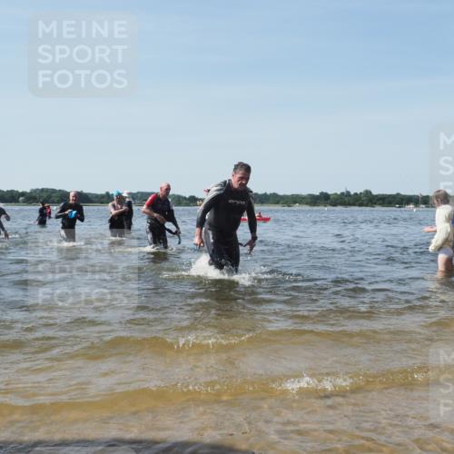 22.06.2025 - Viking Triathlon KatJ http://msf.ph/oto/8098588 22.06.2025 10:32:05 Schwimmen 63, 87, 193, 207, 214, 226, 271, 435, 449, 464, 488 meine-sportfotos.de