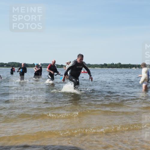 22.06.2025 - Viking Triathlon KatJ http://msf.ph/oto/8098599 22.06.2025 10:32:05 Schwimmen 63, 87, 193, 207, 214, 226, 271, 435, 449, 464, 488 meine-sportfotos.de