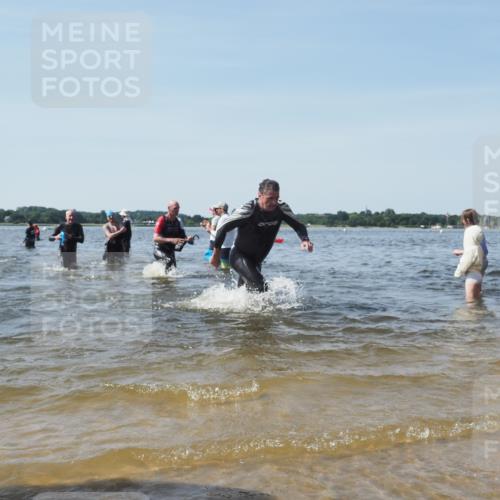 22.06.2025 - Viking Triathlon KatJ http://msf.ph/oto/8098609 22.06.2025 10:32:05 Schwimmen 63, 87, 193, 207, 214, 226, 271, 435, 449, 464, 488 meine-sportfotos.de