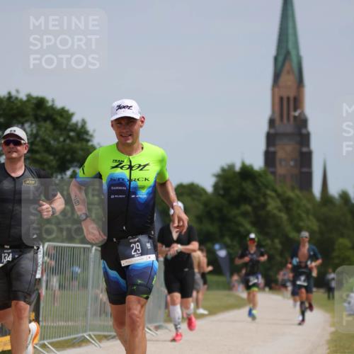 22.06.2025 - Viking Triathlon H.Heesch http://msf.ph/oto/8098763 22.06.2025 13:15:15 Laufen 29, 81, 134, 228, 232, 365 meine-sportfotos.de