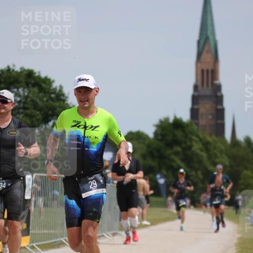 22.06.2025 - Viking Triathlon H.Heesch http://msf.ph/oto/8098769 22.06.2025 13:15:15 Laufen 29, 81, 134, 228, 232, 365 meine-sportfotos.de