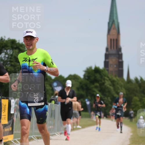 22.06.2025 - Viking Triathlon H.Heesch http://msf.ph/oto/8098773 22.06.2025 13:15:15 Laufen 29, 81, 134, 228, 232, 365 meine-sportfotos.de