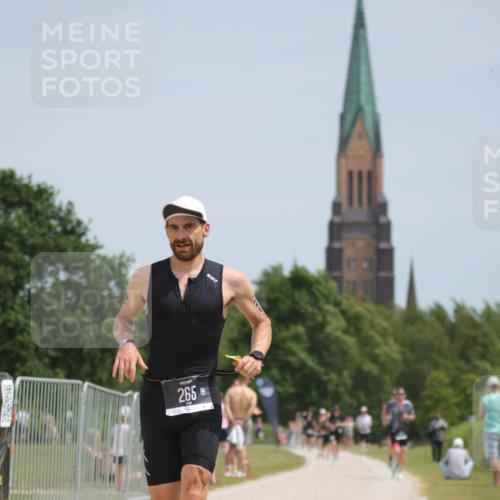 22.06.2025 - Viking Triathlon H.Heesch http://msf.ph/oto/8098848 22.06.2025 13:15:27 Laufen 81, 228, 265, 365 meine-sportfotos.de