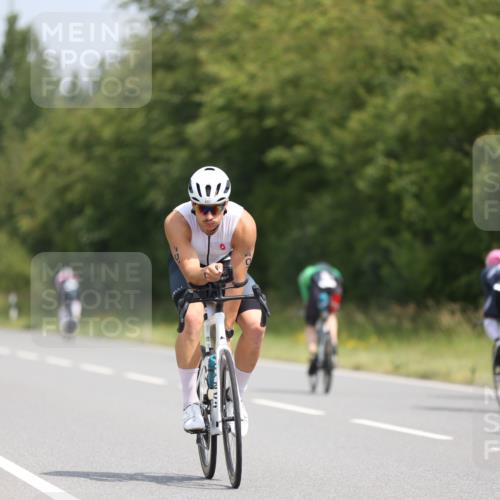 22.06.2025 - Viking Triathlon Yannick Fuchs http://msf.ph/oto/8099104 22.06.2025 12:02:32 Radfahren 18, 90, 198, 278, 350, 374, 384, 388, 407, 423, 522, 526, 534, 536, 546, 630, 642 meine-sportfotos.de